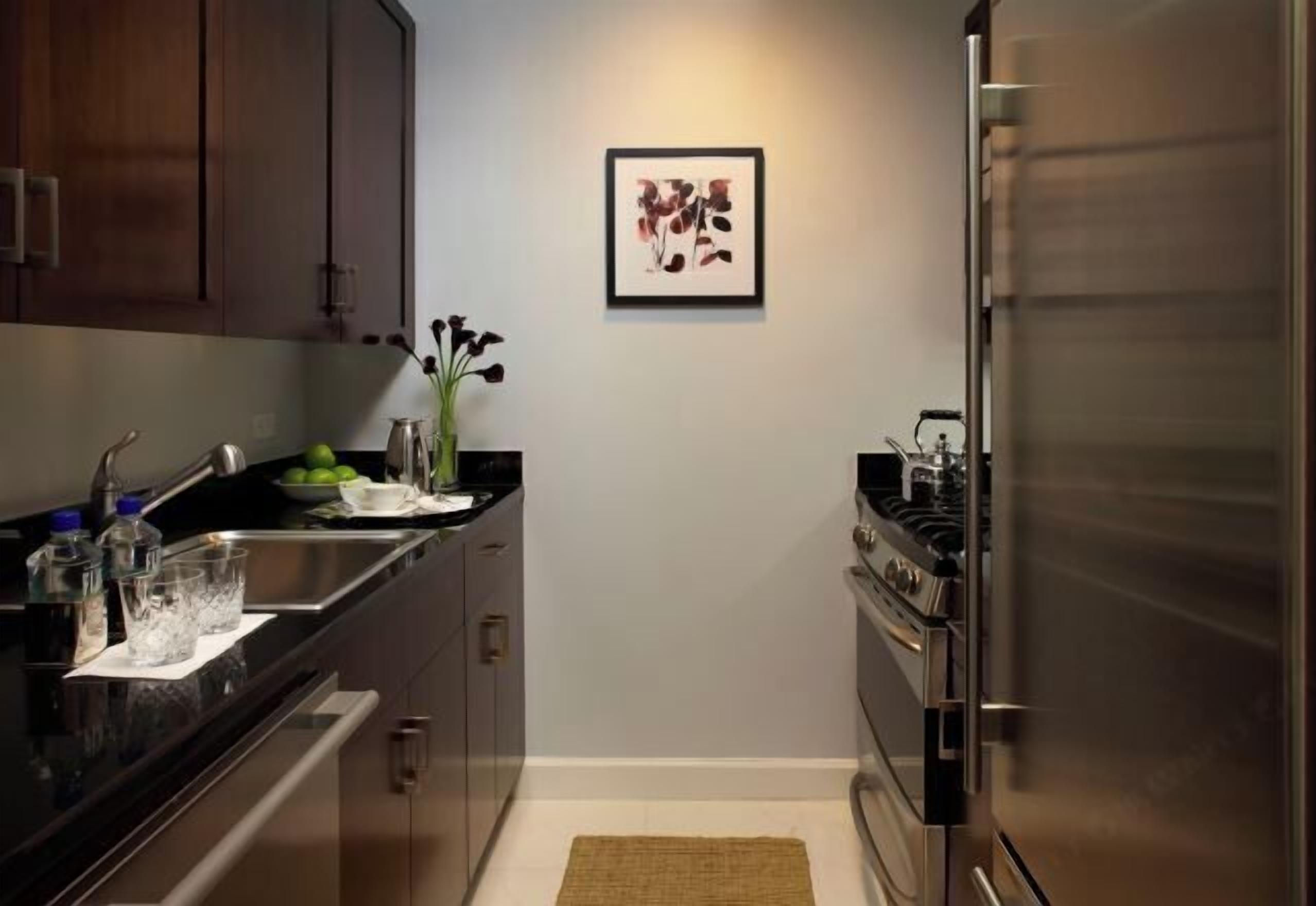 Réfrigérateur, micro-ondes, cafetière/bouilloire