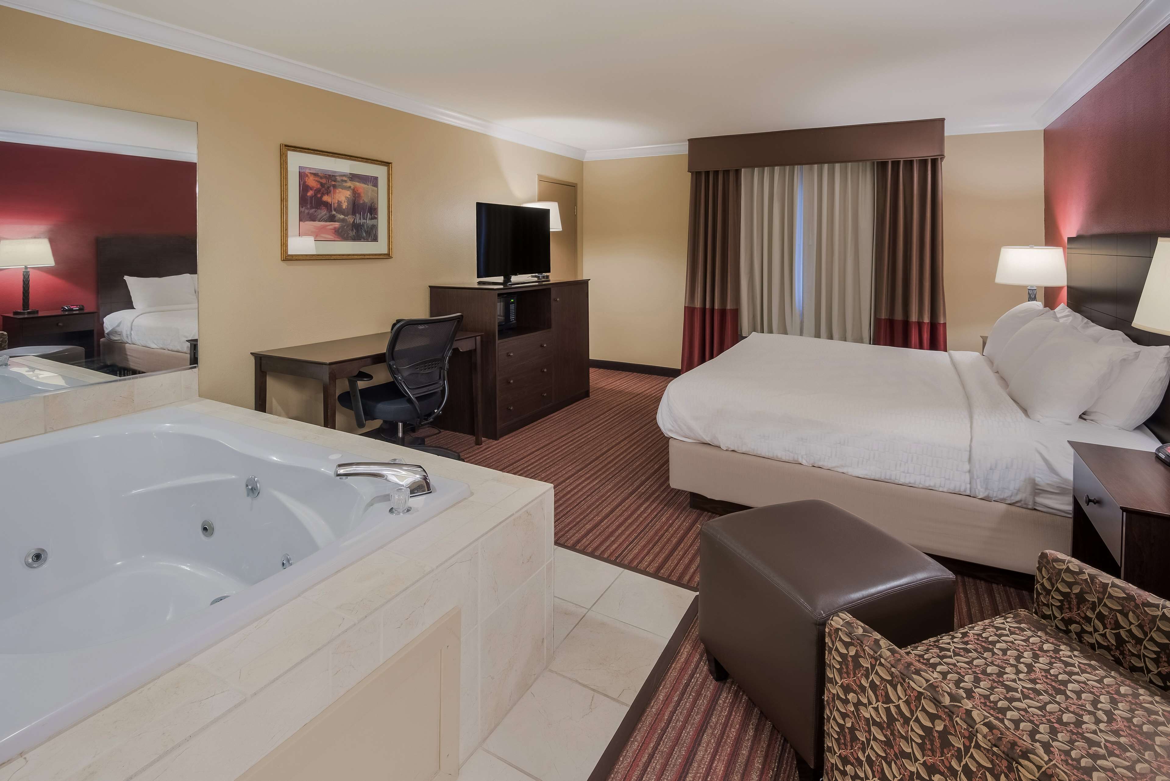 standard room, 1 king bed, non smoking, hot tub (oversized room) | spa