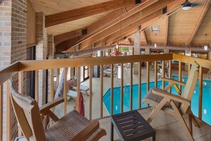 Standardzimmer, 1 King-Bett, Nichtraucher, Whirlpool (Oversized Room) | Bügeleisen/Bügelbrett, WLAN, Bettwäsche