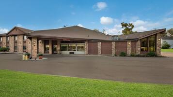 المنشأة من الخارج