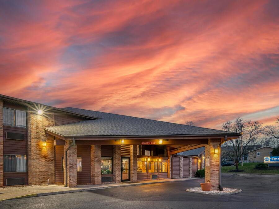 A hotel with a covered entrance, a sign indicating 'Clearance 9'-0' and 'Best Western,' and a brick facade.