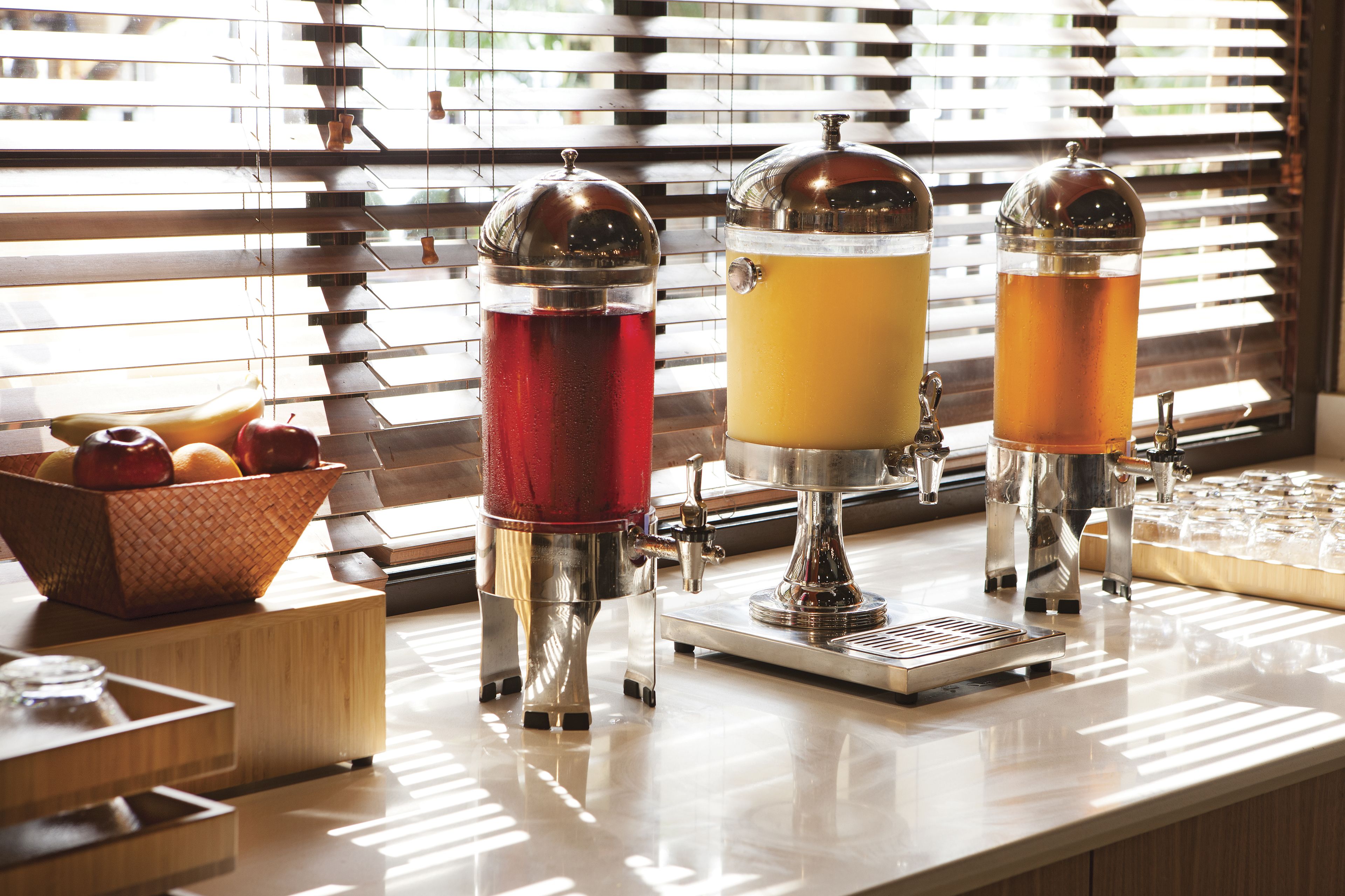 Petit déjeuner complet servi en supplément en semaine