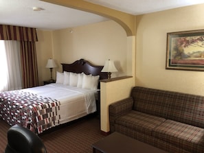 Desk, laptop workspace, blackout drapes, iron/ironing board - Red Roof Inn & Suites Chestertown (Chestertown)
