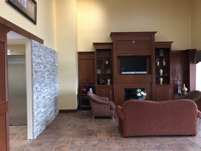 切斯特頓紅屋頂套房酒店