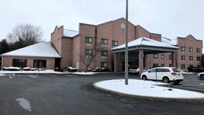 A multi-story brick building with a covered entrance and a parking lot. - Red Roof Inn & Suites Chestertown (Chestertown)