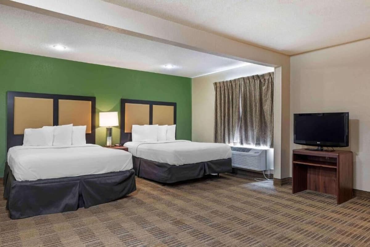 Ropa de cama de alta calidad y escritorio