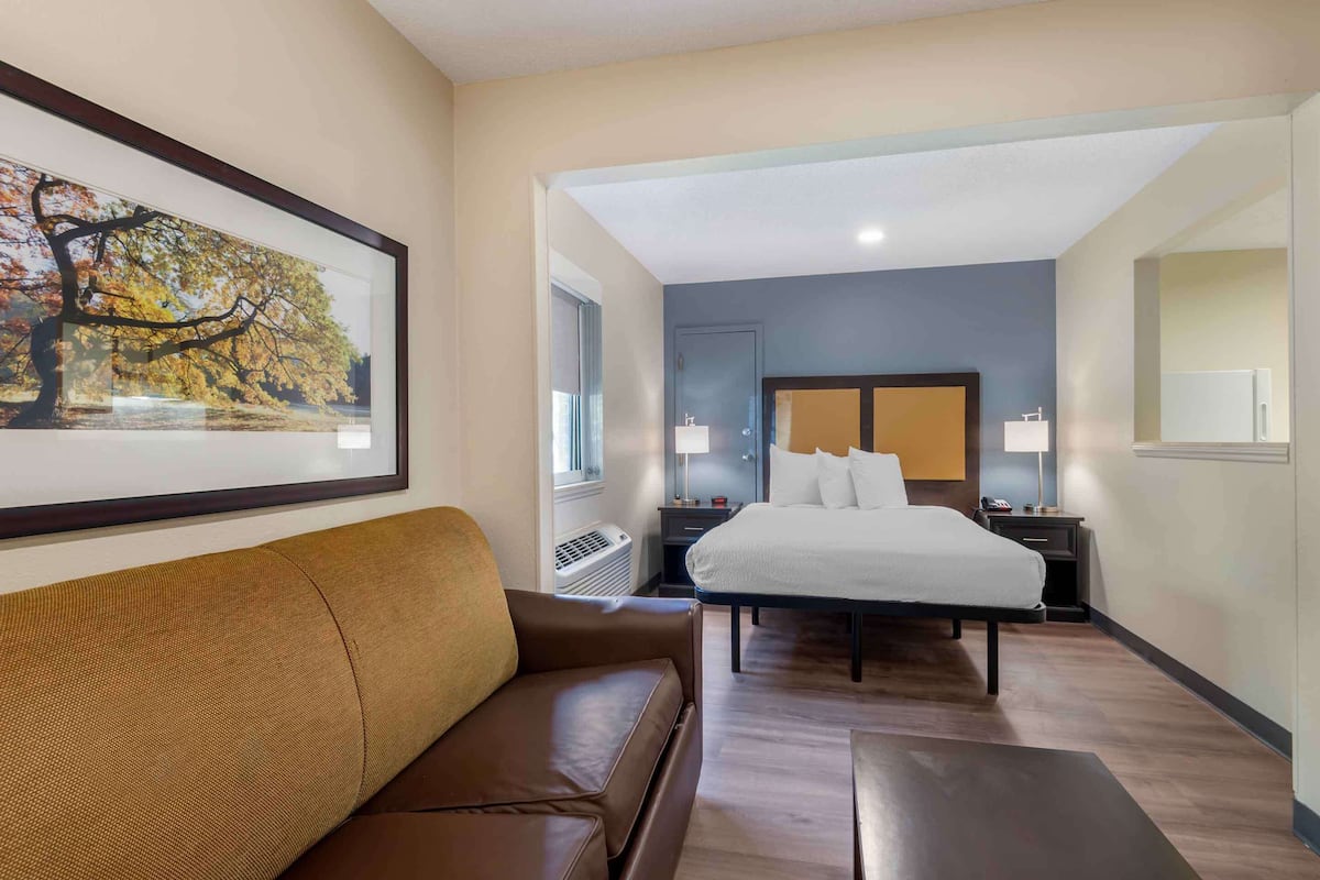 Premium bedding, desk, laptop workspace, free WiFi