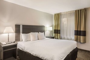 Zimmer, 1 King-Bett, barrierefrei, Nichtraucher | Hochwertige Bettwaren, Schreibtisch, schallisolierte Zimmer