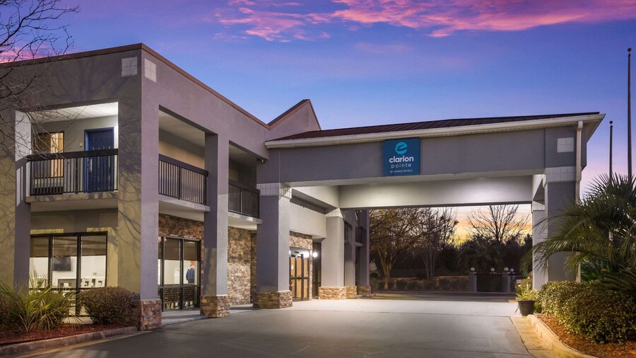 Clarion Pointe Forsyth I-75