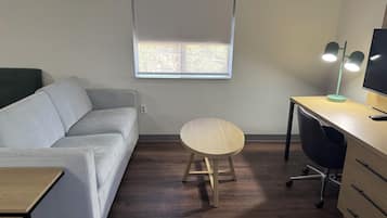 Työpöytä, silitysrauta/-lauta, ilmainen Wi-Fi