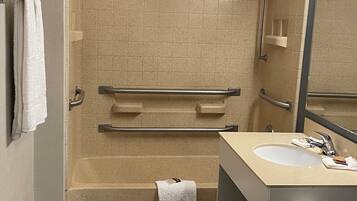 Combined shower/tub, free toiletries, hair dryer, towels