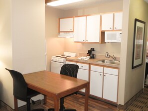 Full-sized fridge, microwave, stovetop