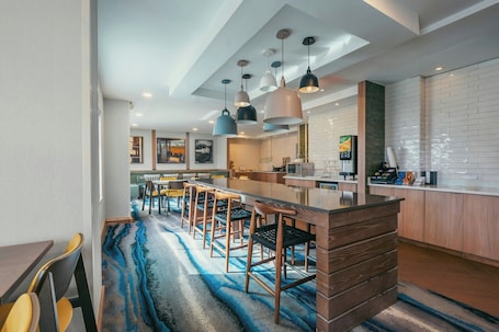 Free daily continental breakfast . Fairfield Inn & Suites by Marriott Atlanta Kennesaw