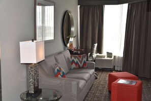 Junior-Suite, 1 King-Bett, Kühlschrank und Mikrowelle