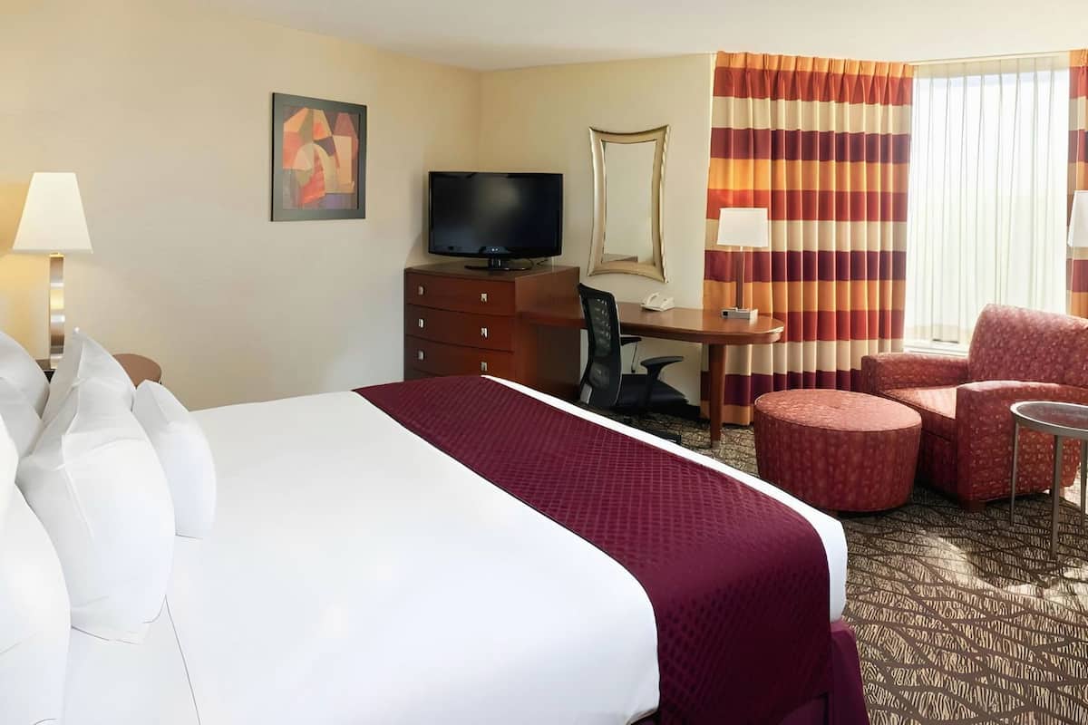 Egyptian cotton sheets, premium bedding, down duvets, pillow-top beds