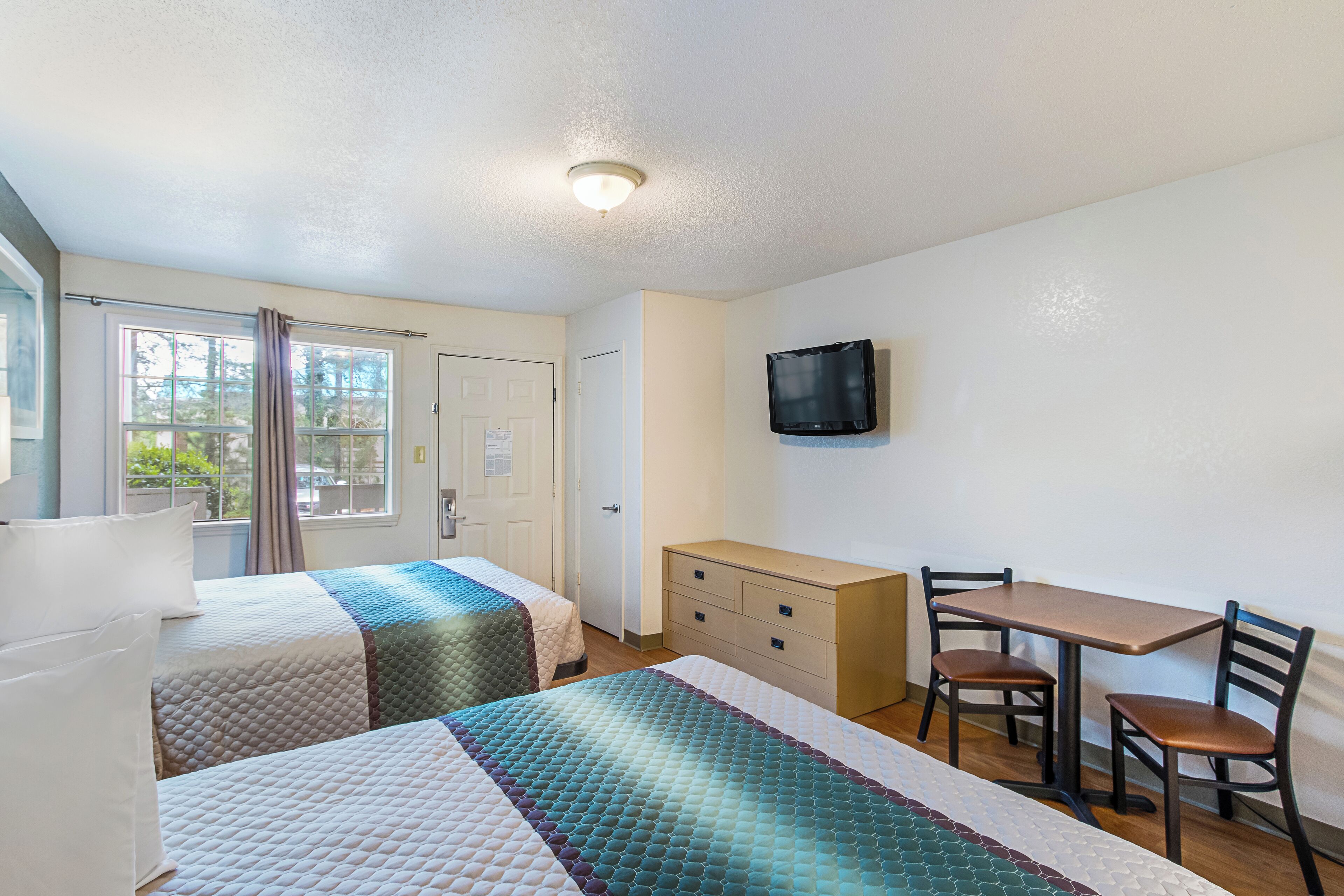 Laptop workspace, blackout drapes, free WiFi, bed sheets