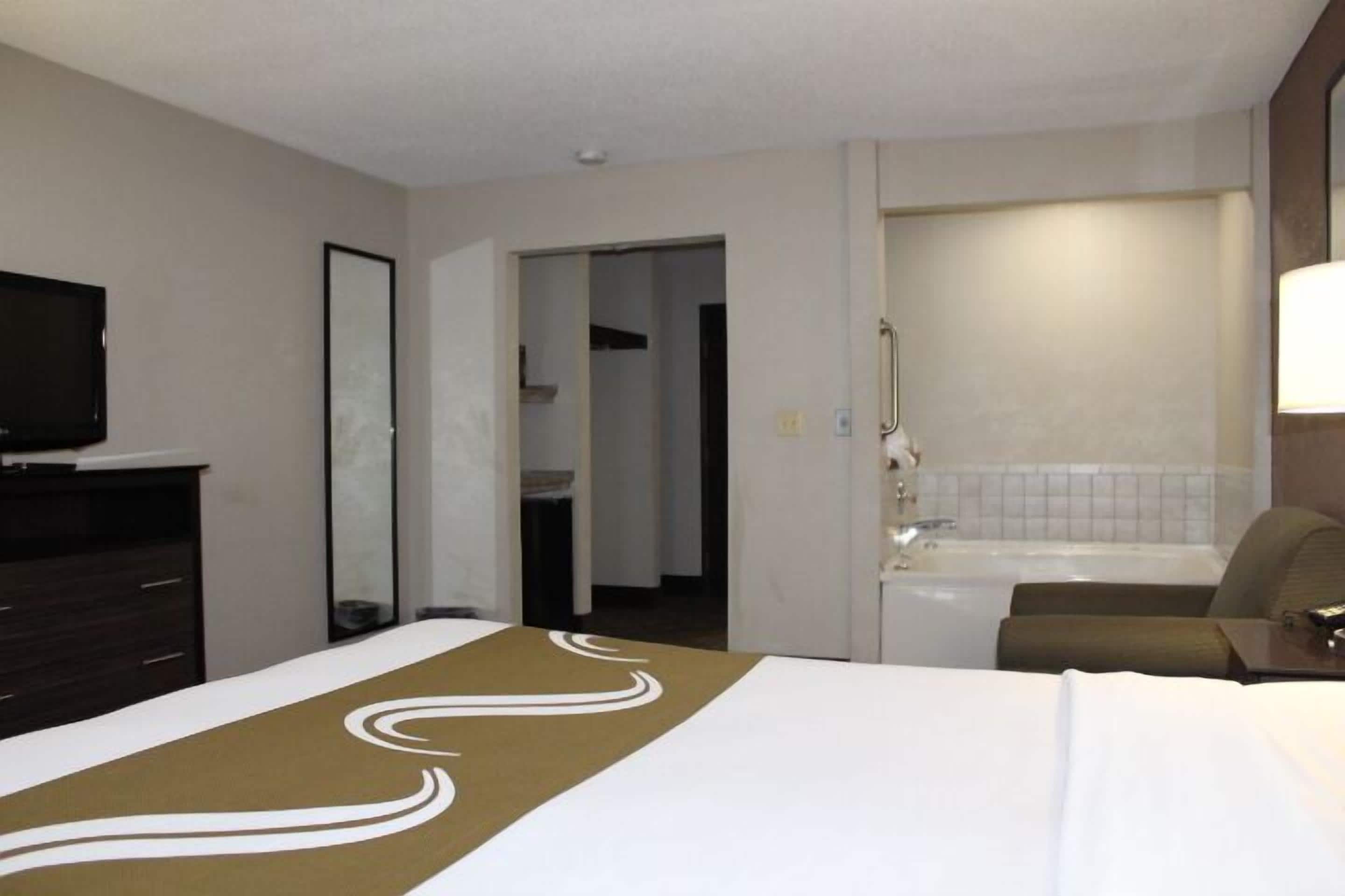 Quarto luxo, 1 cama King, para não fumantes | Roupas de cama antialérgicas, escrivaninha