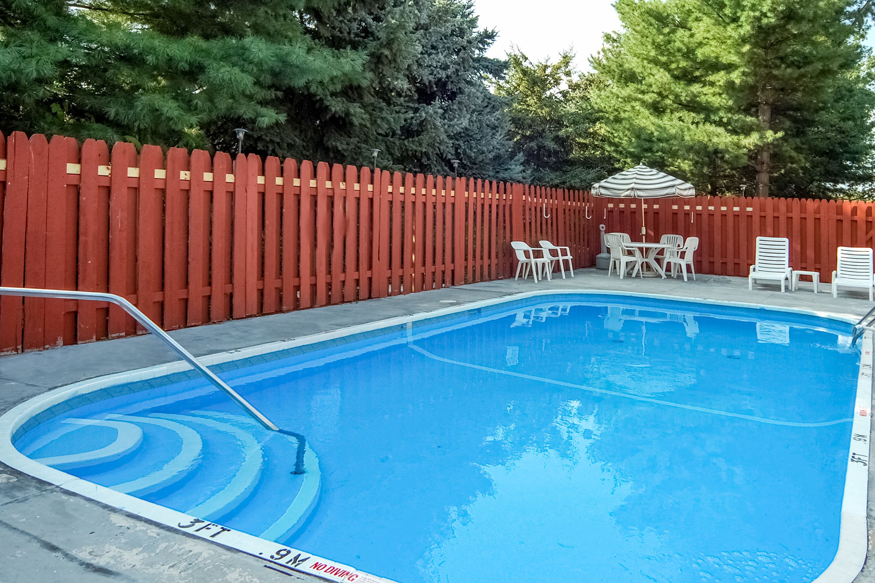 Outdoor pool, open 10:00 AM to 10 PM, sun loungers