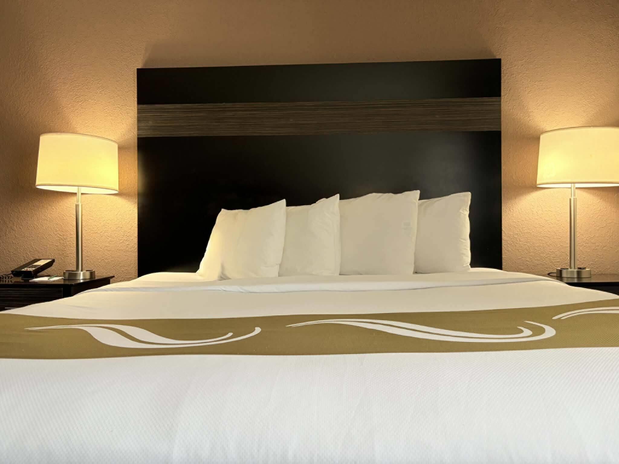 ห้องพัก, เตียงคิงไซส์ 1 เตียง, ปลอดบุหรี่ | เตารีด/โต๊ะรีดผ้า, ผ้าปูที่นอน