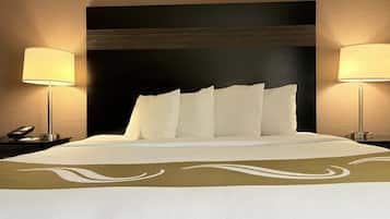 Room, 1 King Bed, Non Smoking | Iron/ironing board, bed sheets