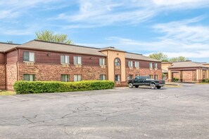 Front of property - AmericInn by Wyndham Holland MI (Holland)