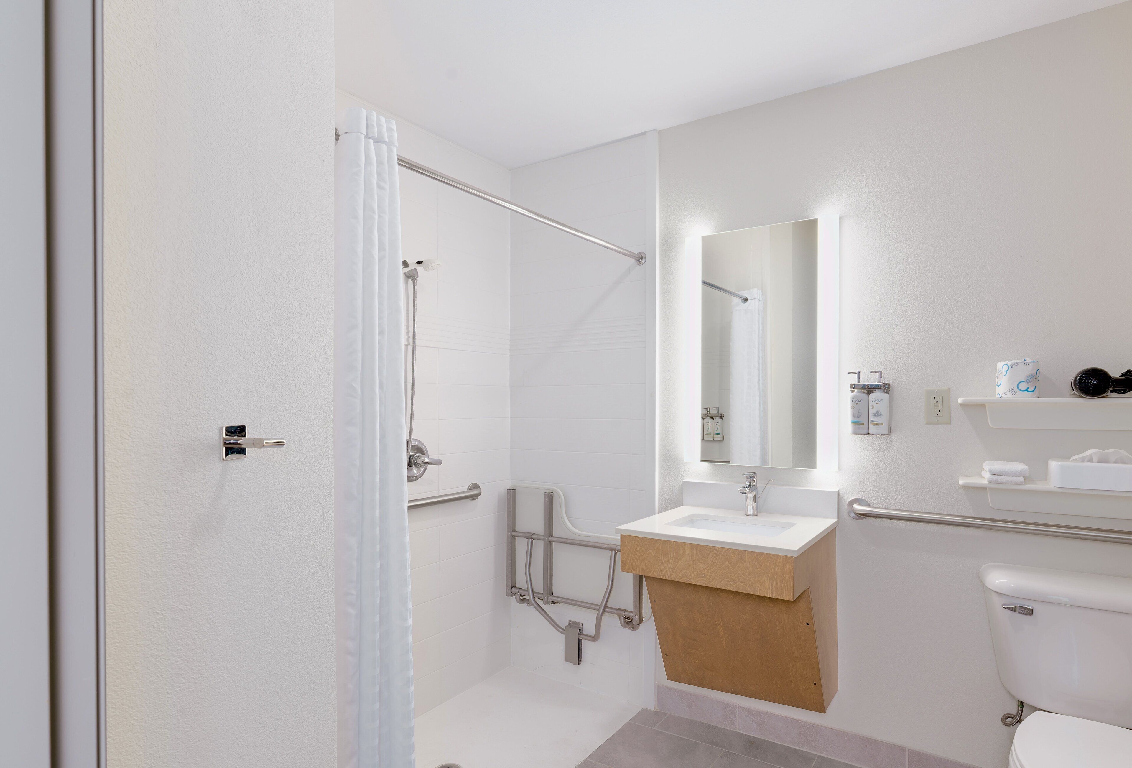 Studio Suite, 2 Double Beds, Accessible (Wheelchair) | Bathroom