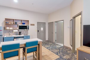 Caja de seguridad en la habitación y escritorio 