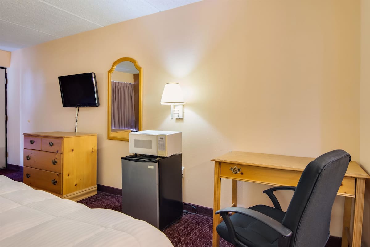 1 bedroom, desk, free WiFi, bed sheets