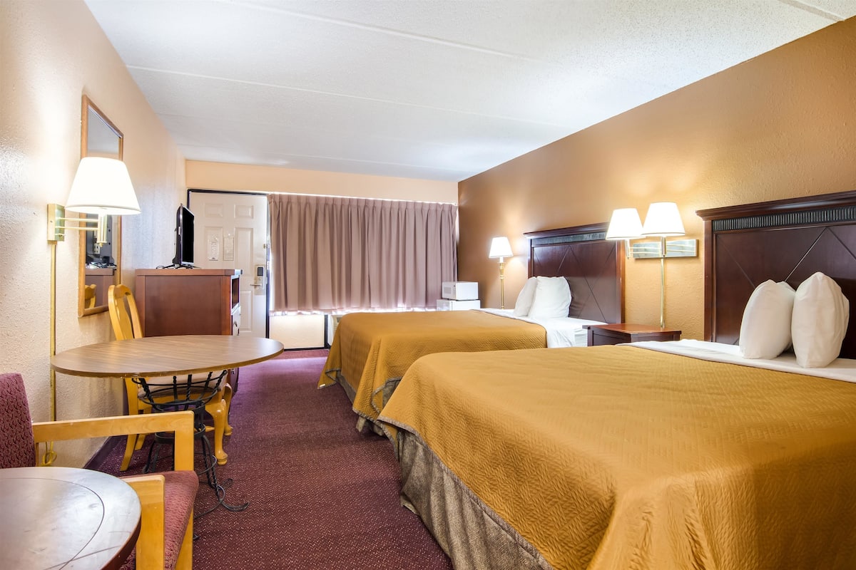 1 bedroom, desk, free WiFi, bed sheets