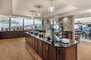 Petit déjeuner buffet compris tous les jours