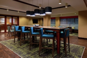 Lobby - Hampton Inn Greensboro-Airport (Greensboro)