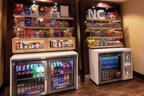 Snack bar - Hampton Inn Greensboro-Airport (Greensboro)