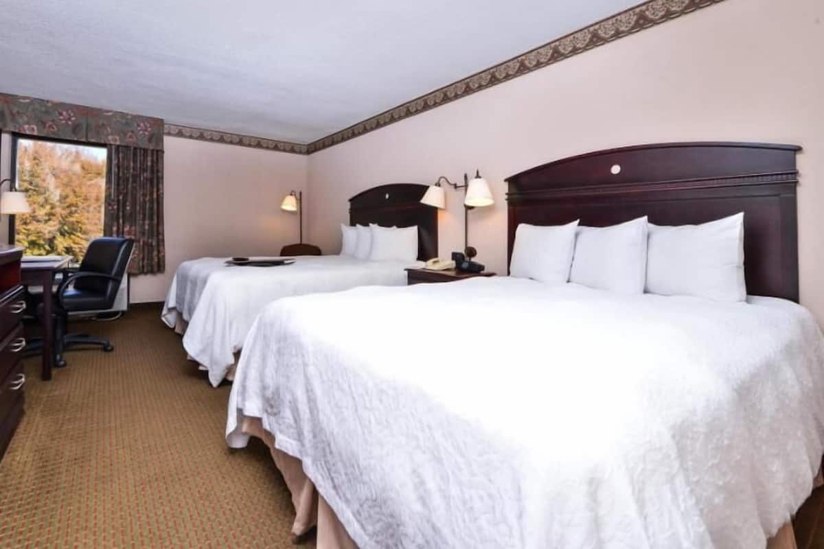 Premium bedding, in-room safe, blackout drapes, iron/ironing board
