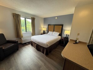 Standard Room, 1 Queen Bed, Non Smoking - Suburban Studios Brentwood – Nashville (Brentwood)