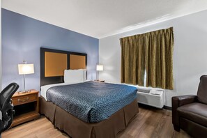 Individually decorated, individually furnished, desk, laptop workspace - Suburban Studios Brentwood – Nashville (Brentwood)