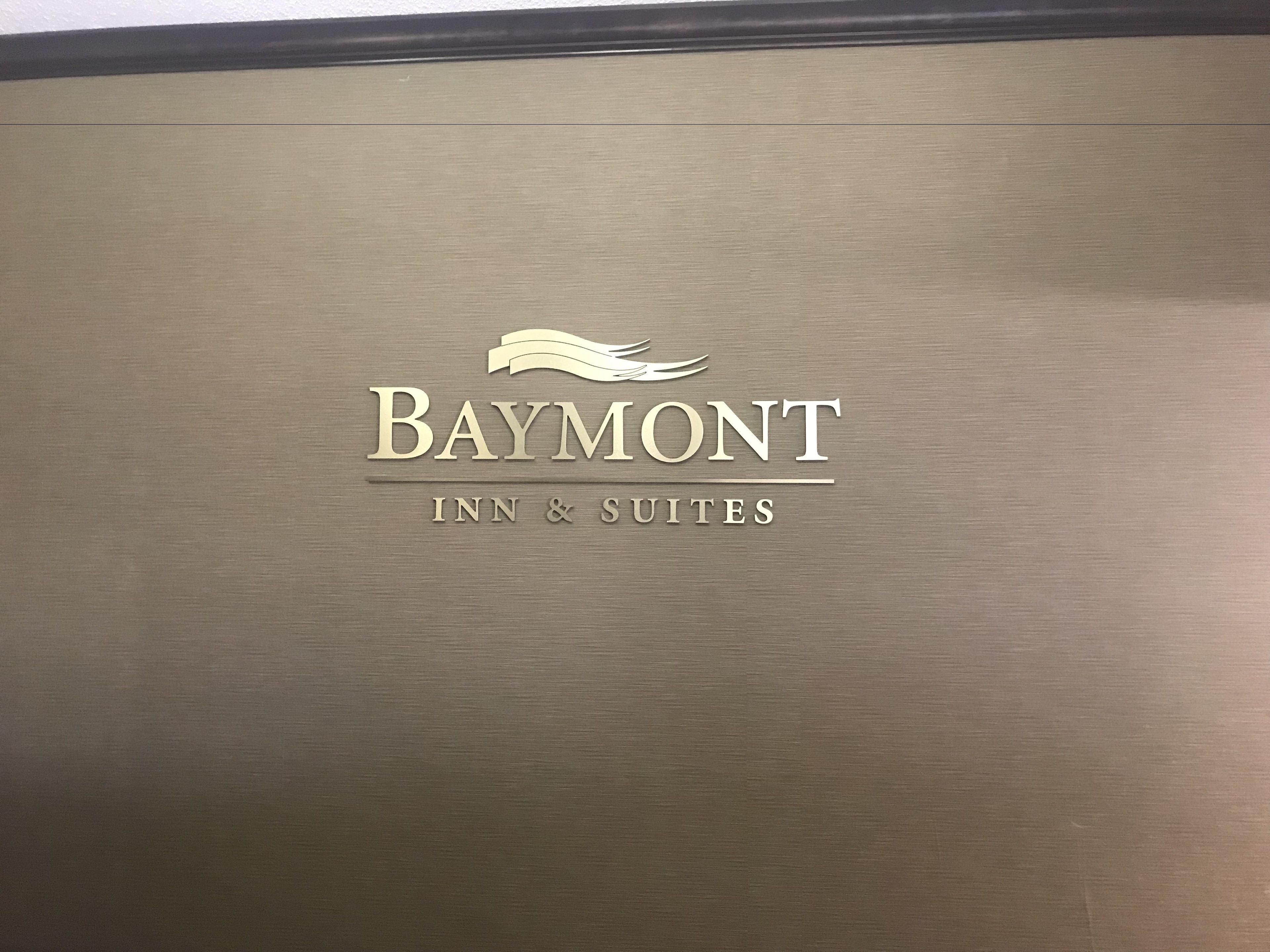 Logotipo de Baymont Inn & Suites.