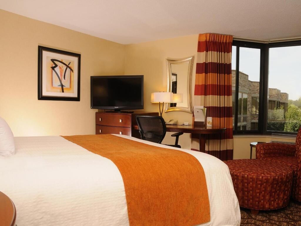 Premium bedding, down duvets, in-room safe, desk