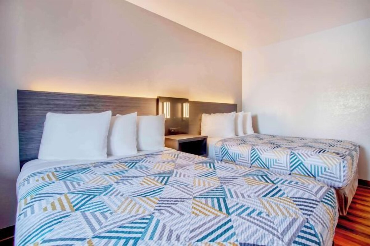 2 Full Beds | Non-Smoking, Micfridge