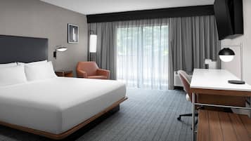 Premium bedding, desk, iron/ironing board, free cribs/infant beds