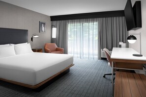 Premium bedding, desk, iron/ironing board, free cots/infant beds