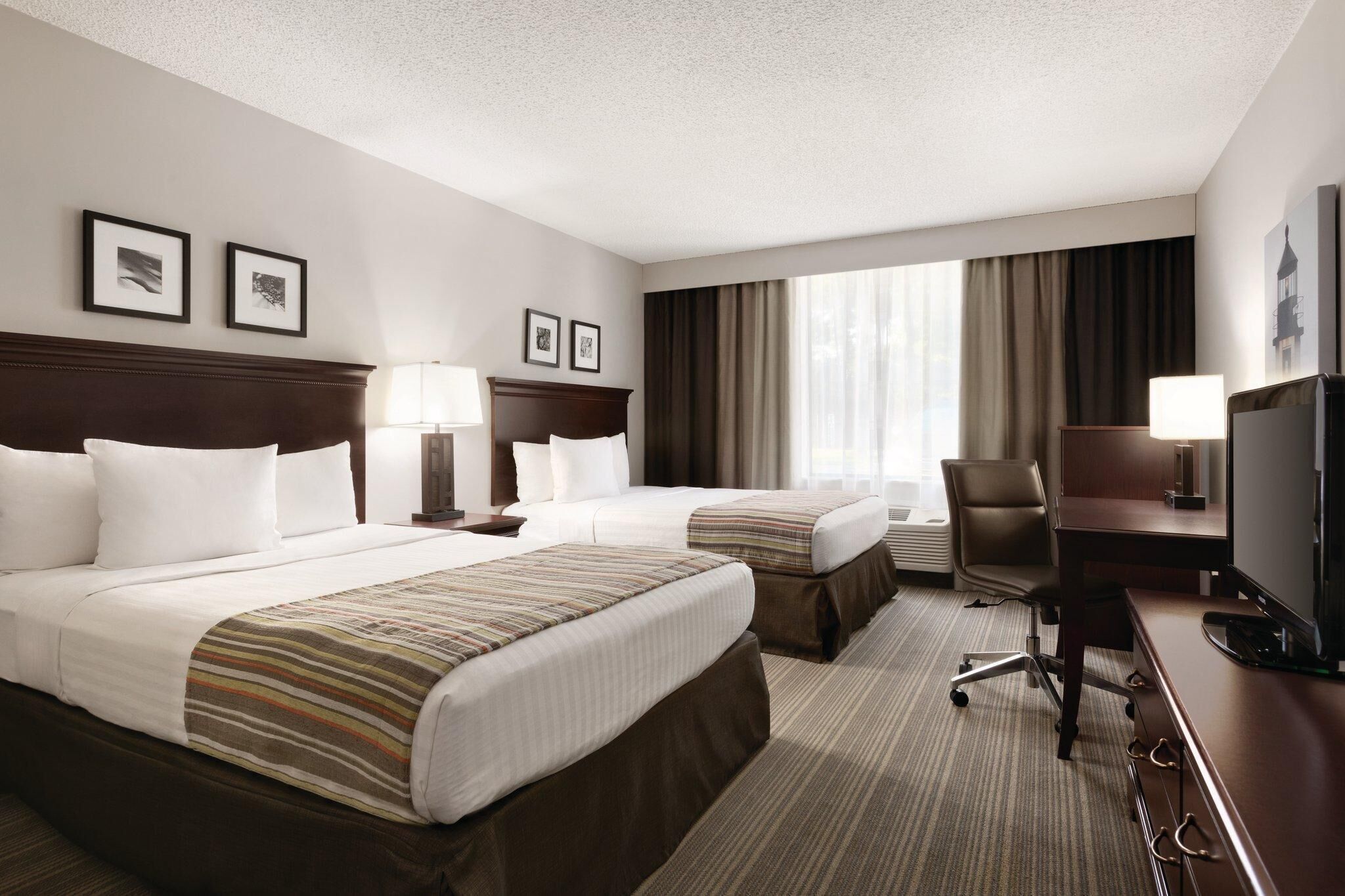 Premium bedding, in-room safe, desk, blackout curtains