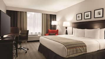 Room, 1 King Bed, Non Smoking | Premium bedding, in-room safe, desk, blackout drapes