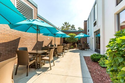 Country Inn & Suites by Radisson, Traverse City, MI