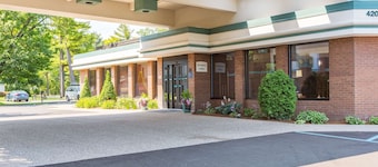 Country Inn & Suites by Radisson, Traverse City, MI
