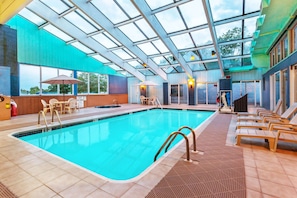 Indoor pool, sun loungers