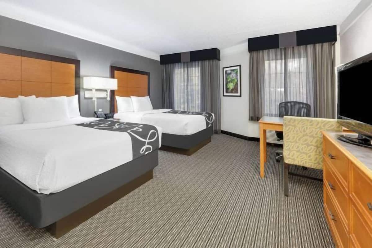 Premium bedding, iron/ironing board, free cribs/infant beds, free WiFi