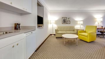 Suite, 1 King Bed, Non Smoking | Premium bedding, iron/ironing board, free cots/infant beds, free WiFi