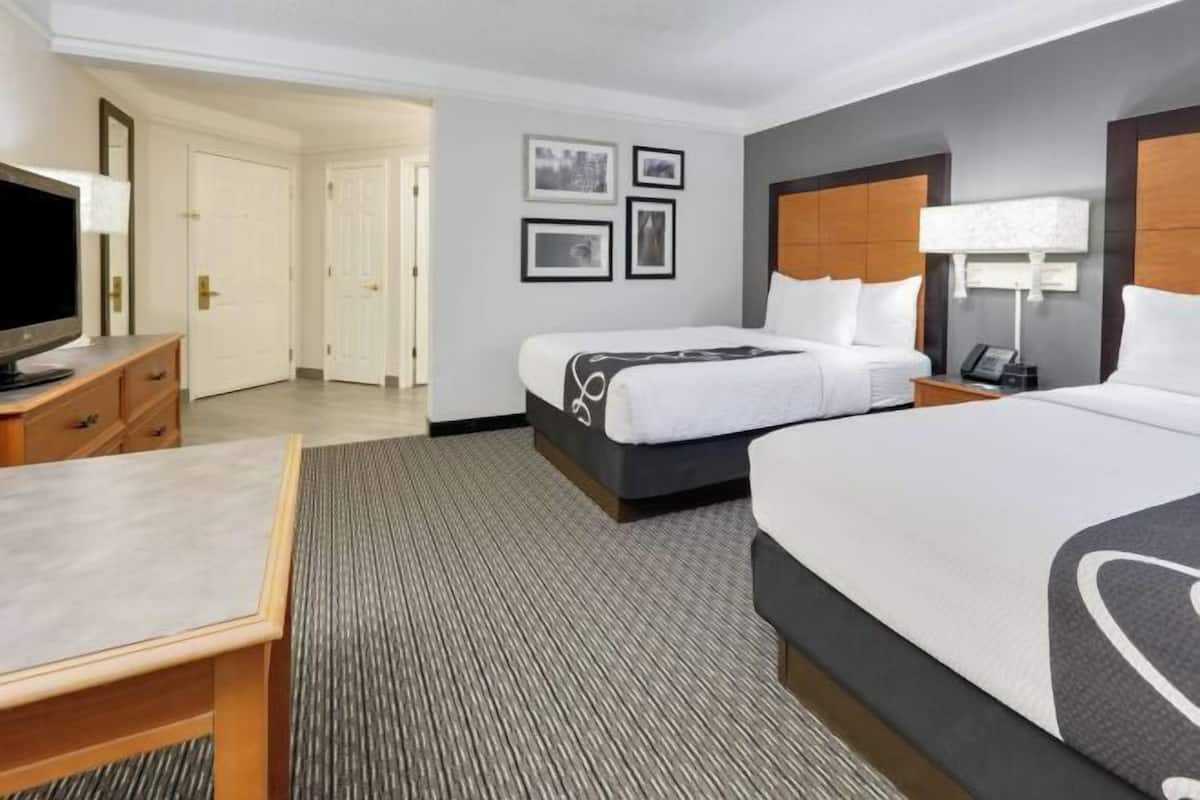 Premium bedding, iron/ironing board, free cribs/infant beds, free WiFi