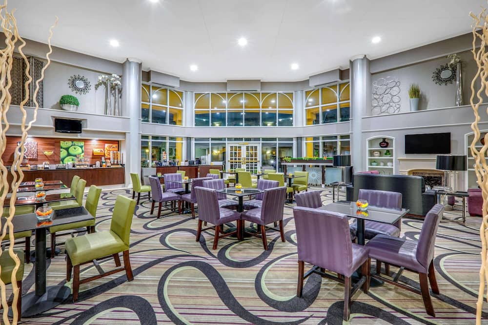La Quinta Inn & Suites by Wyndham Dallas - Addison Galleria