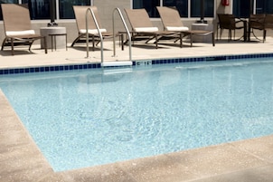 Piscina externa sazonal